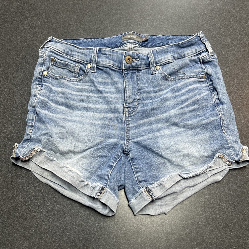 torrid women shorts  denim Vintage Stretch Mid-Rise size 12